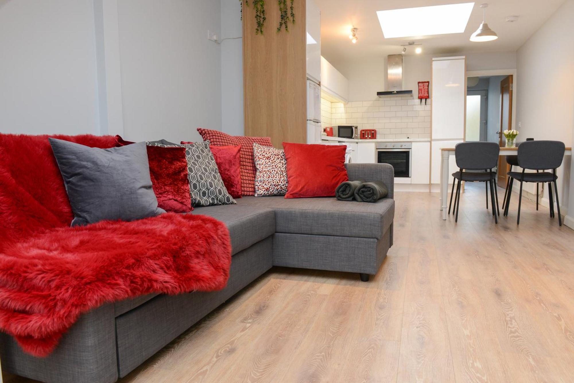 The Red Keep Fab Location - Two Bed - Two Bathrooms -Townhouse Γκάλγουεϊ Εξωτερικό φωτογραφία