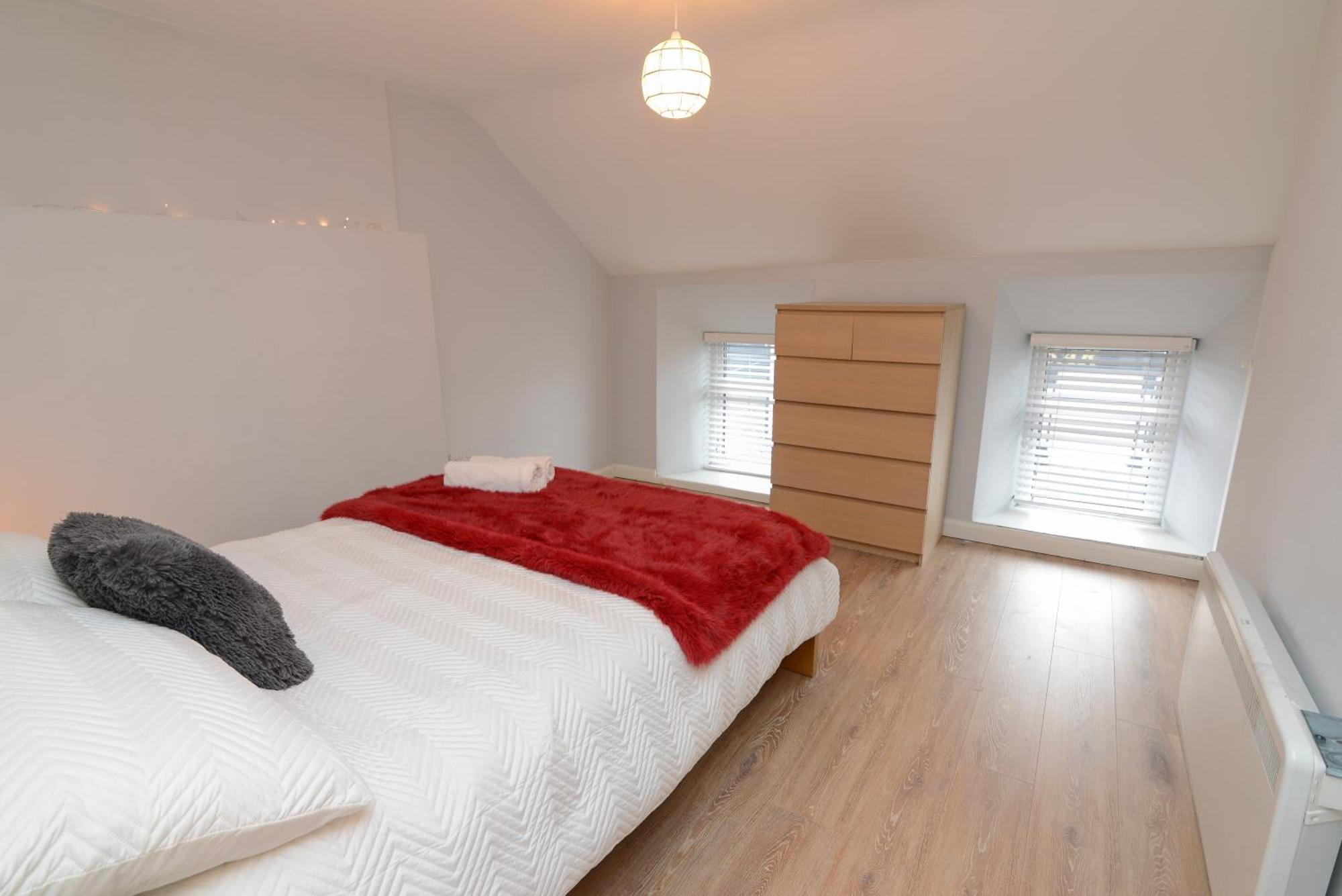 The Red Keep Fab Location - Two Bed - Two Bathrooms -Townhouse Γκάλγουεϊ Εξωτερικό φωτογραφία